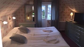 Double Room (No Pets) | Cots/infant beds, free WiFi, bed sheets