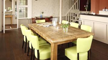 Serveert lunch en diner