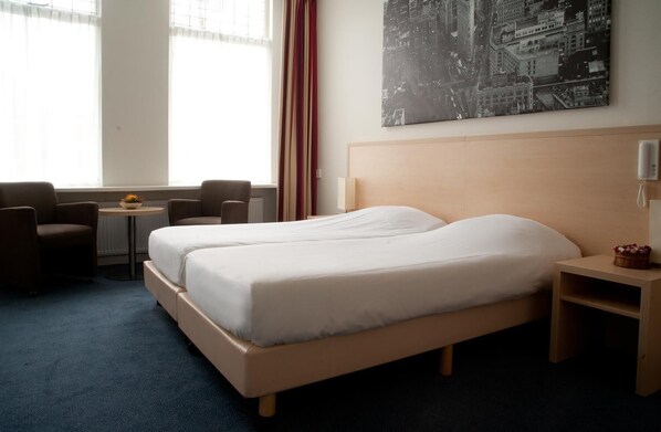 Triple Room | Desk, free WiFi, bed sheets