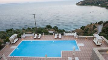 Outdoor pool, sun loungers