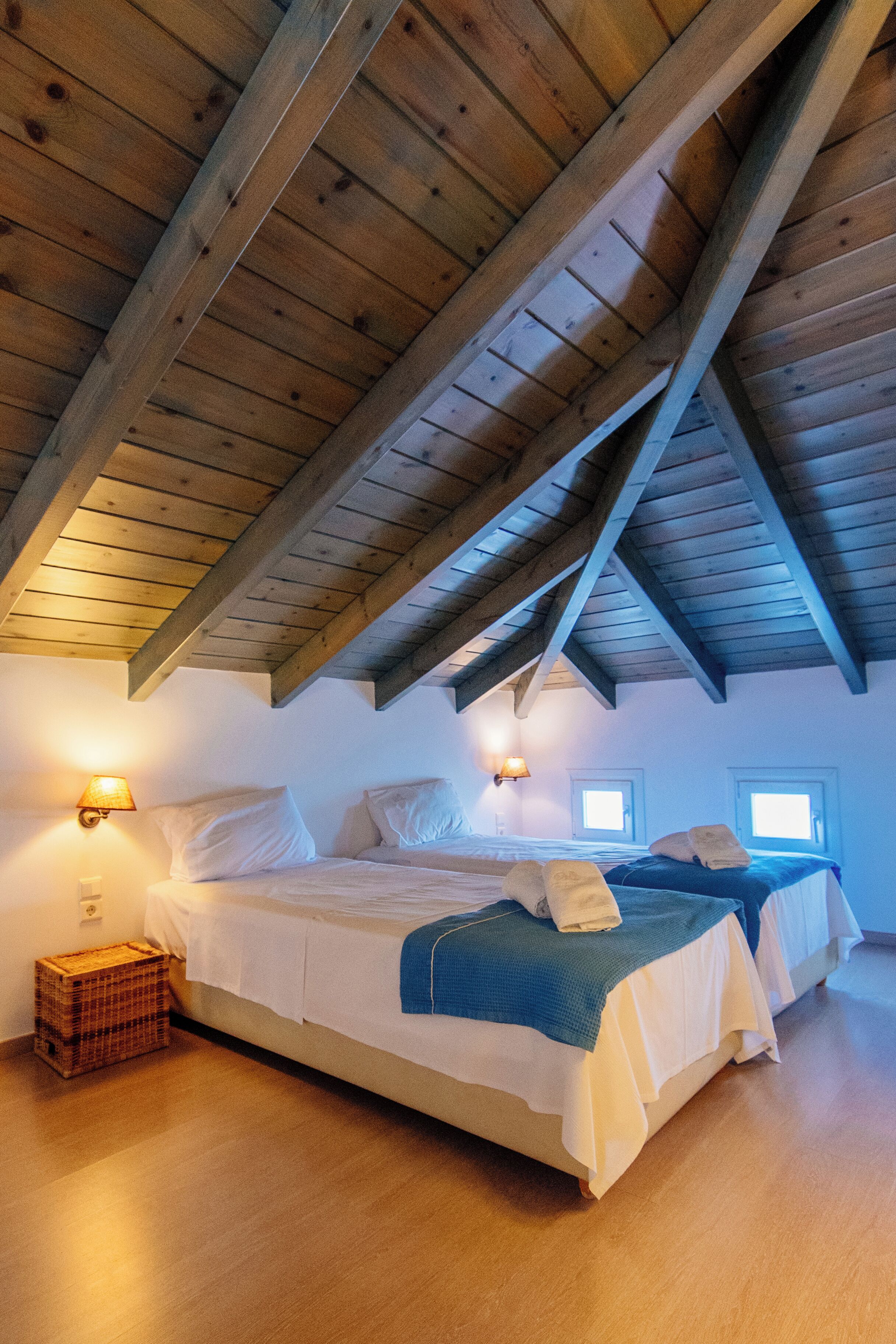 Premium bedding, minibar, desk, soundproofing