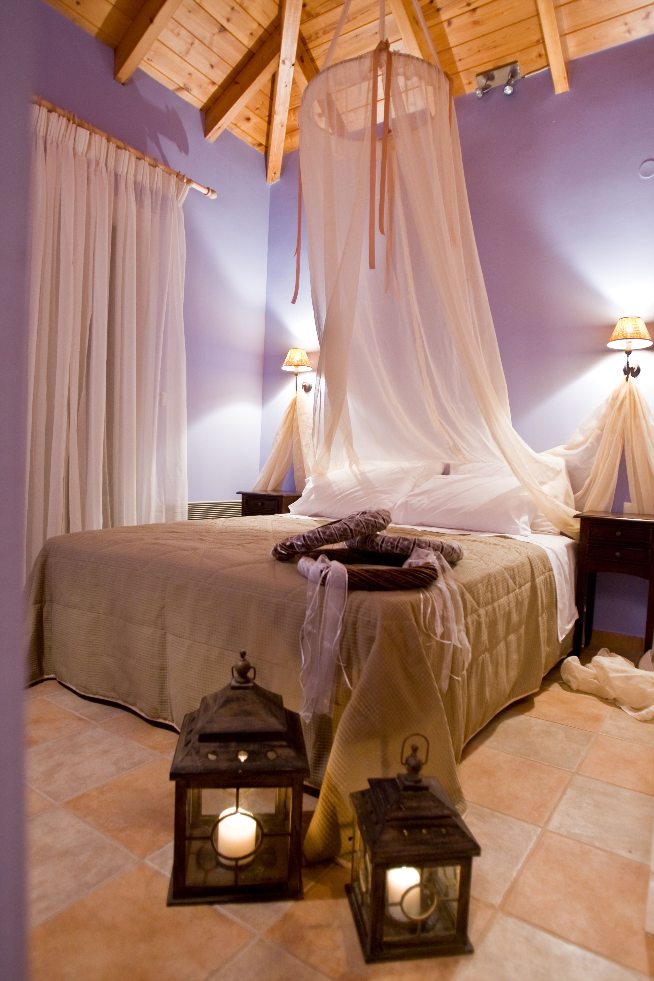 Deluxe Studio | Premium bedding, minibar, desk, soundproofing