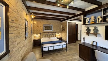 Junior Suite | 1 bedroom, individually decorated, individually furnished