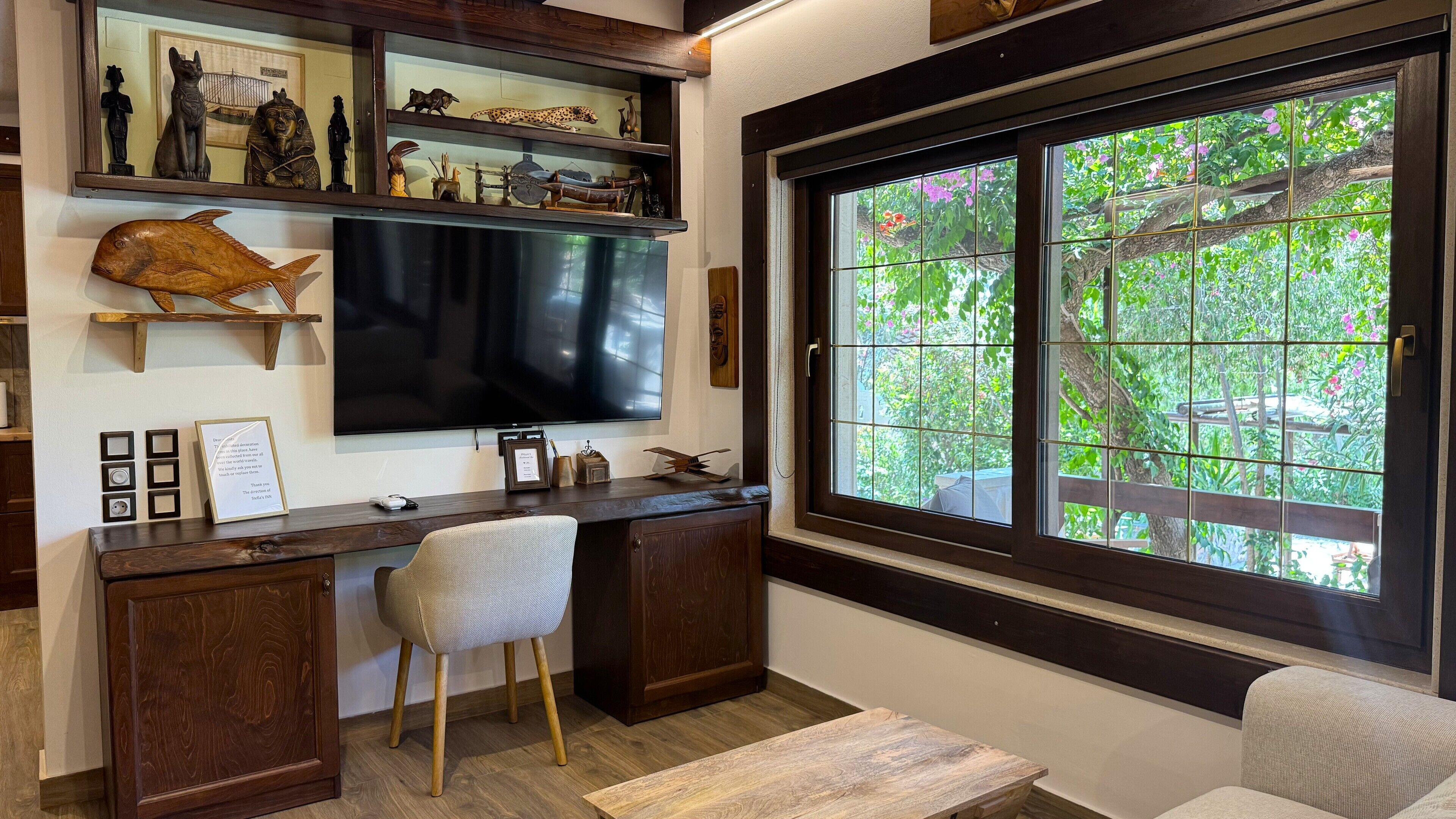 superior suite | living area