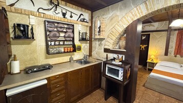 Refrigerador, placa de cocina, cafetera/tetera, tetera/pava eléctrica