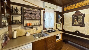 Refrigerador, placa de cocina, cafetera/tetera, tetera/pava eléctrica