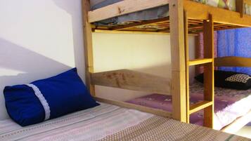 Caja de seguridad en la habitación y decoración personalizada