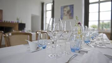 Frokost, lunsj og middag serveres