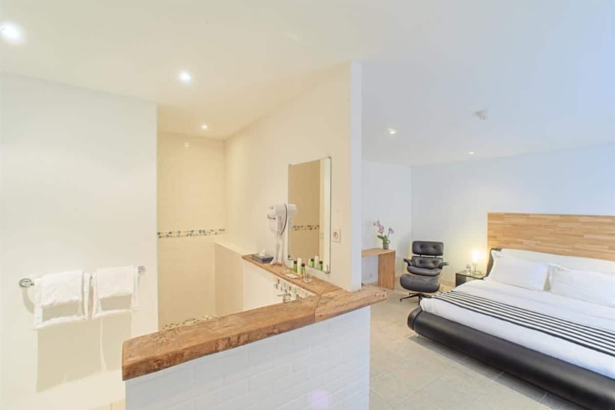 superior double room | in-room safe, desk, iron/ironing board, free wifi