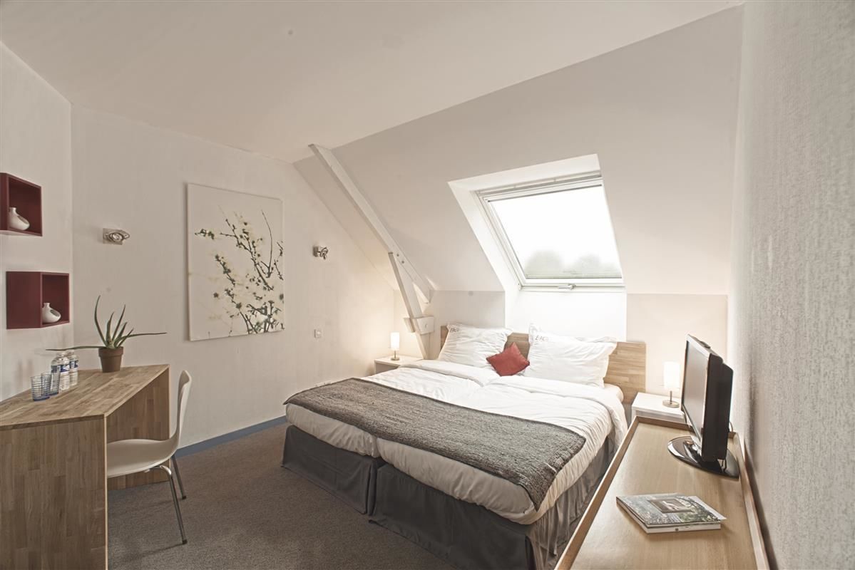 standard double room | in-room safe, desk, iron/ironing board, free wifi