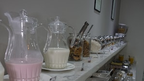 A buffet setup with various food items and beverages. - Howard Johnson by Wyndham Rosario (Rosario)