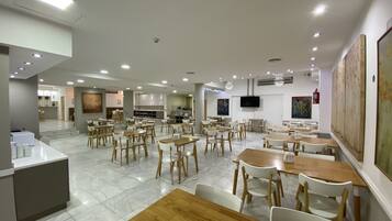 Tägliches inbegriffenes Frühstücksbuffet