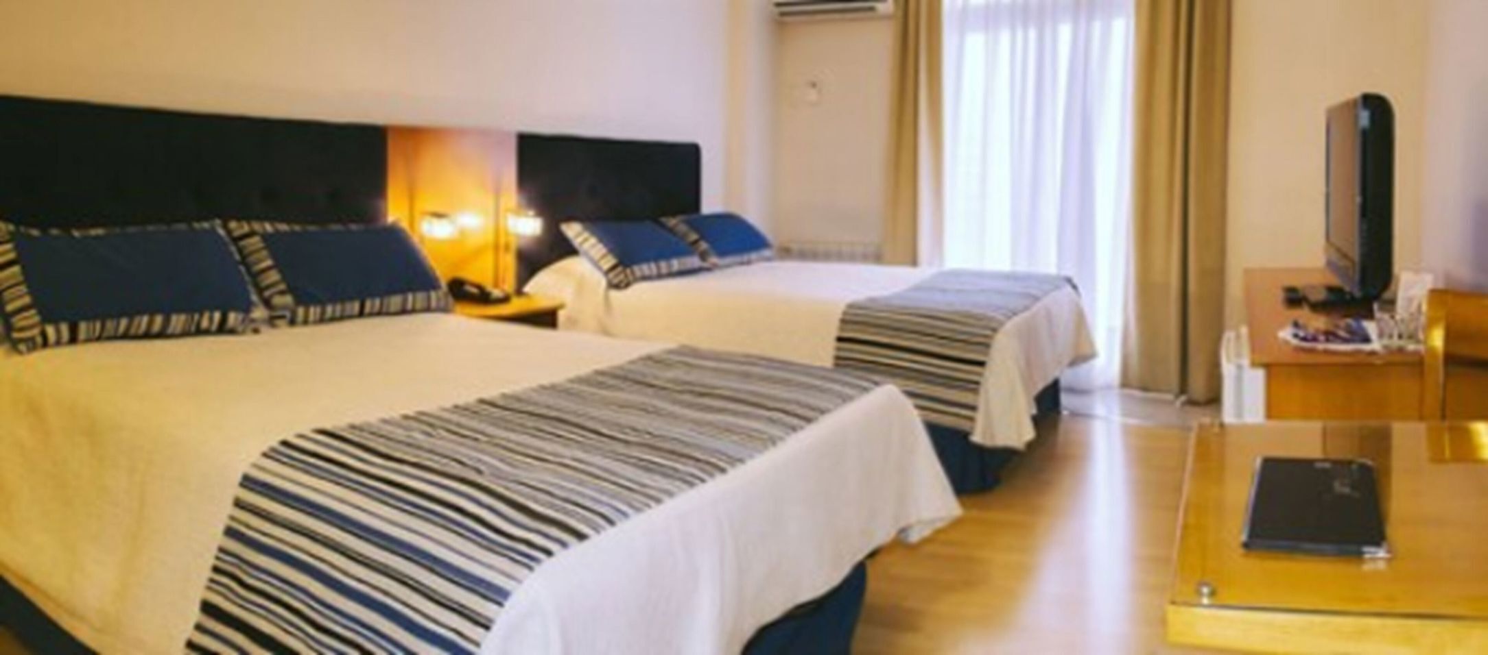 Premium bedding, in-room safe, free WiFi, bed sheets