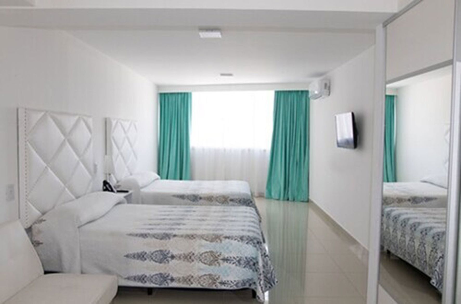 Bộ đồ giường cao cấp, két bảo mật tại phòng 