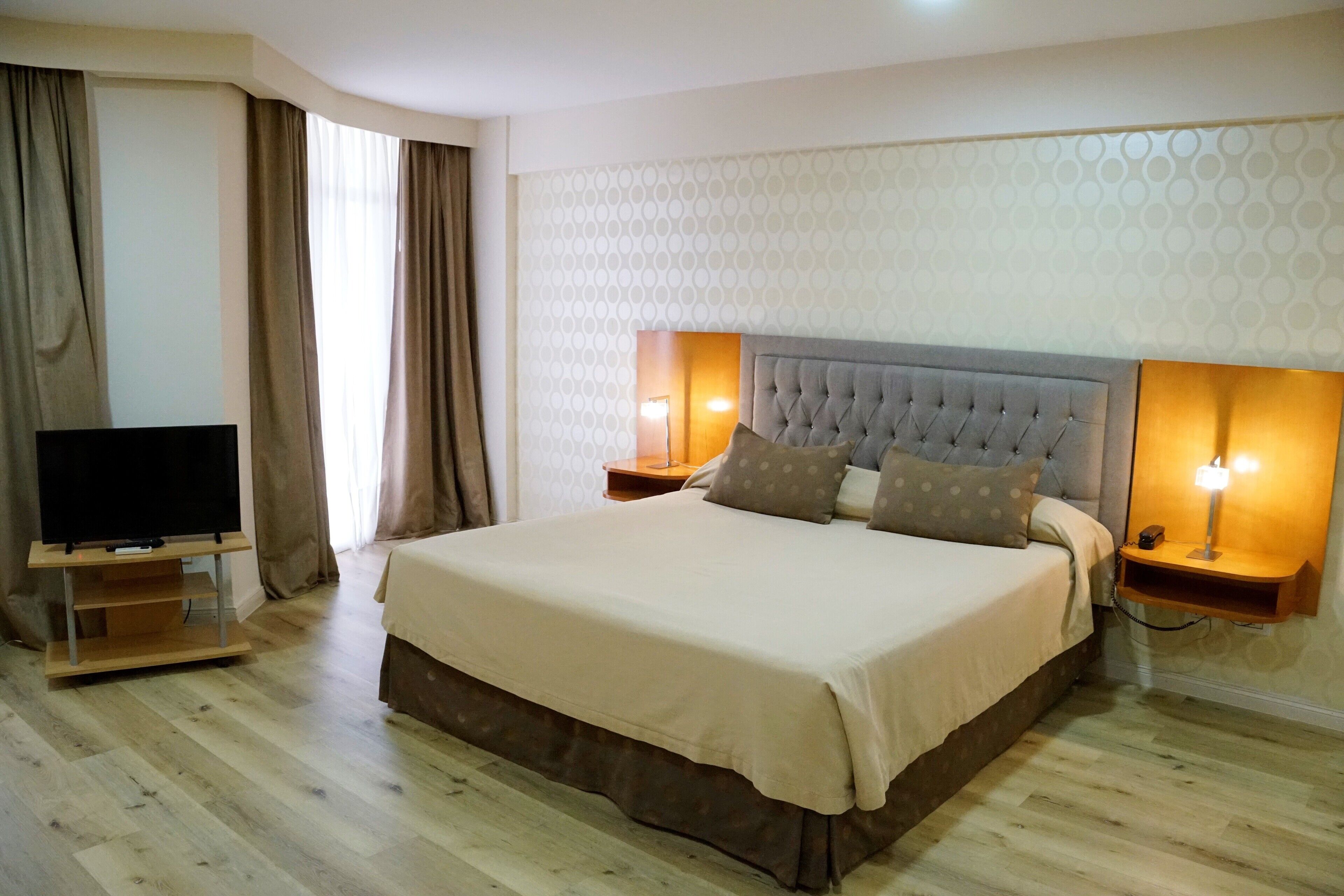 Executive Suite, 1 Double Bed | Premium bedding, in-room safe, free WiFi, bed sheets