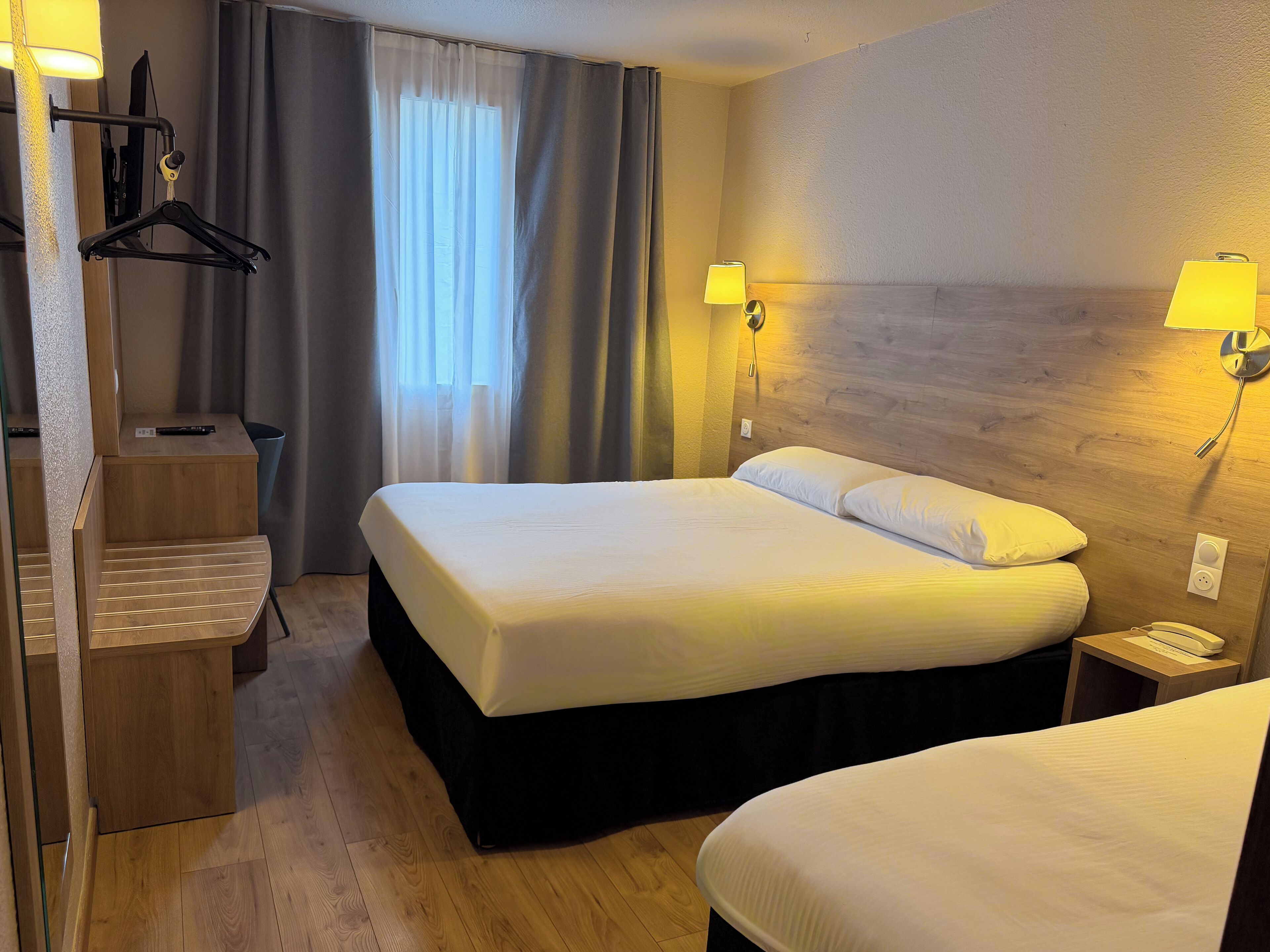 Desk, free WiFi, bed sheets