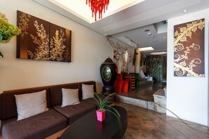 Coin salon dans le hall