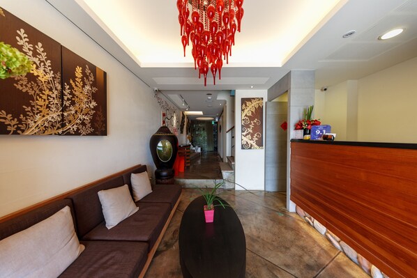 Lobby sitting area - A&L Inn (Hengchun)