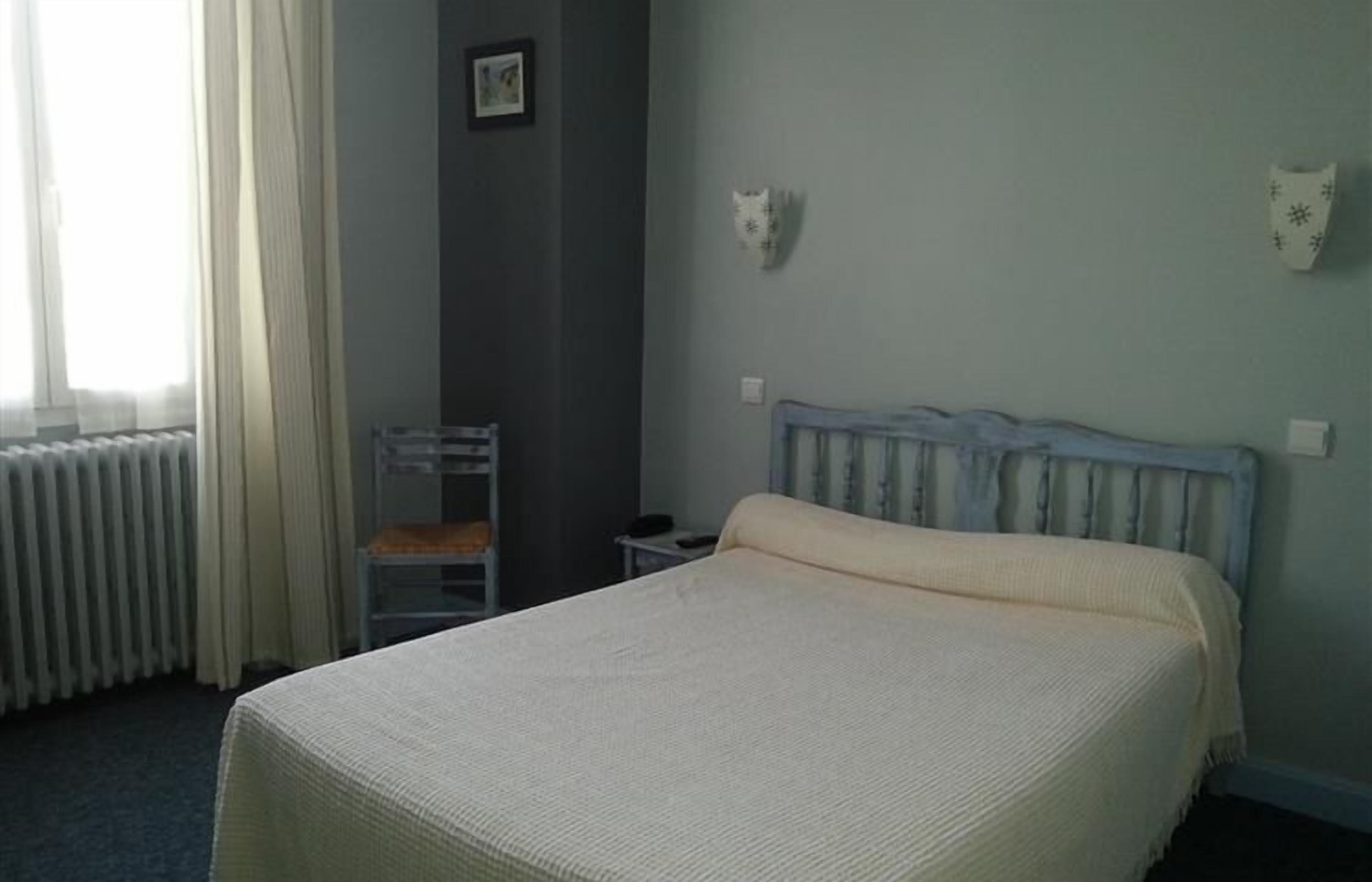 economy room, shared bathroom | desk, iron/ironing board, cots/infant beds, free wifi