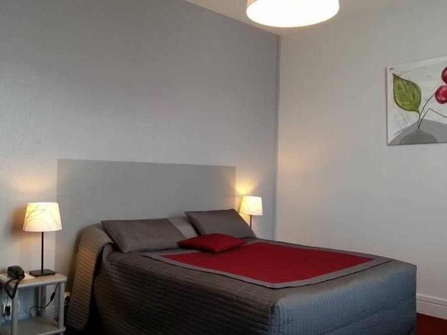 Standard Double Room | Desk, iron/ironing board (on request), cribs (surcharge), WiFi (free)