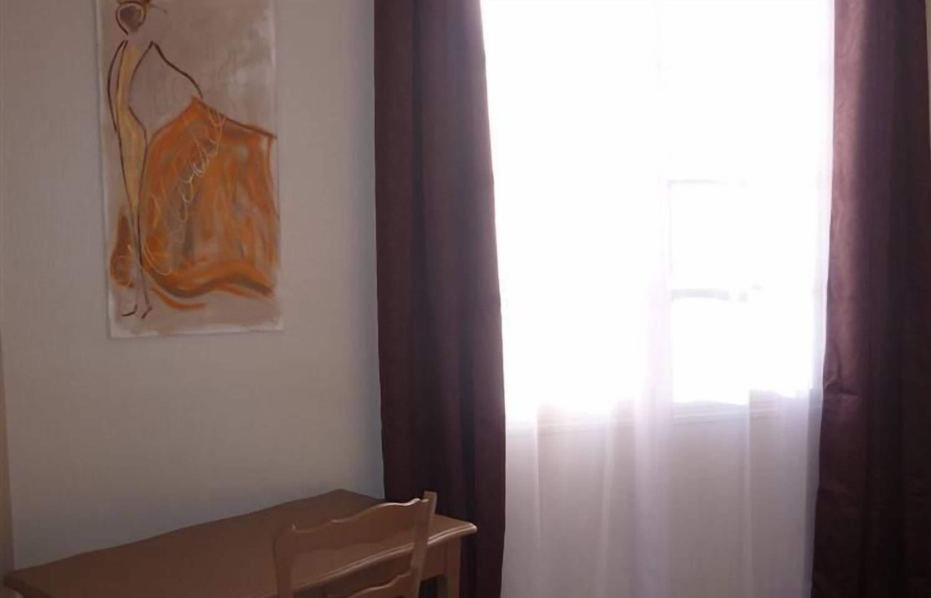 triple room | desk, iron/ironing board, cots/infant beds, free wifi