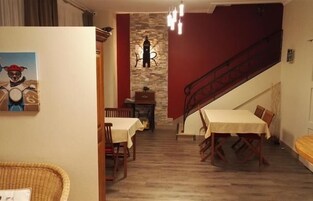 Daily continental breakfast (EUR 8.00 per person)