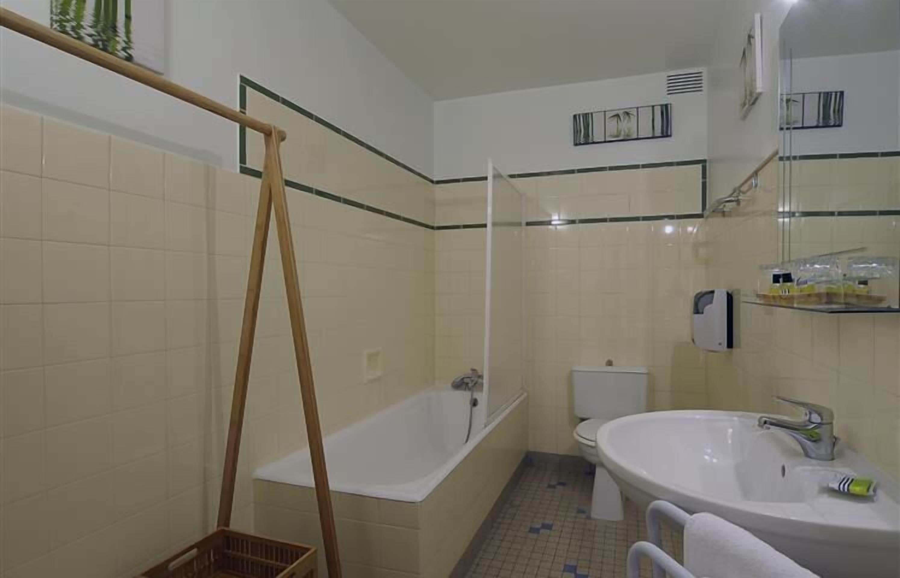 superior room | bathroom | towels