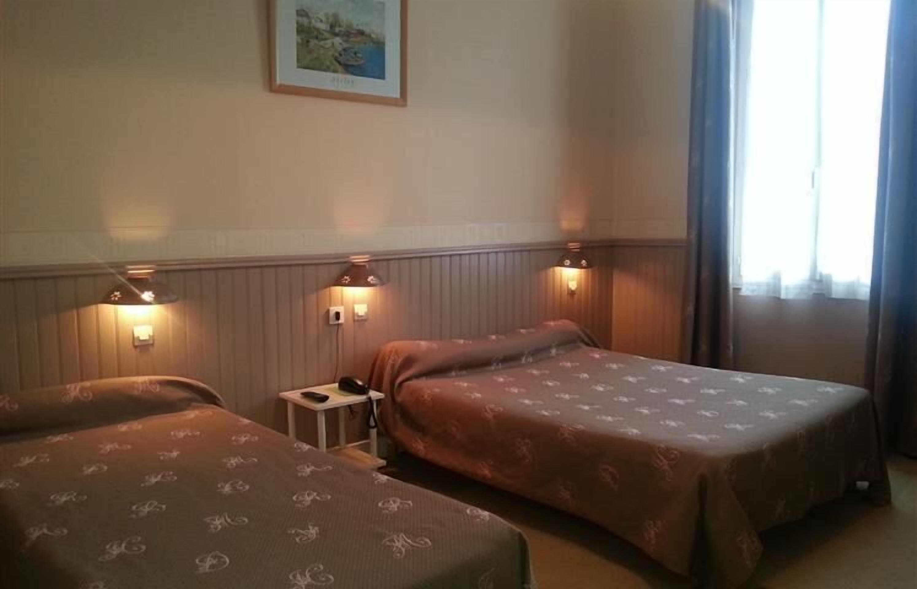 economy room, shared bathroom | desk, iron/ironing board, cots/infant beds, free wifi