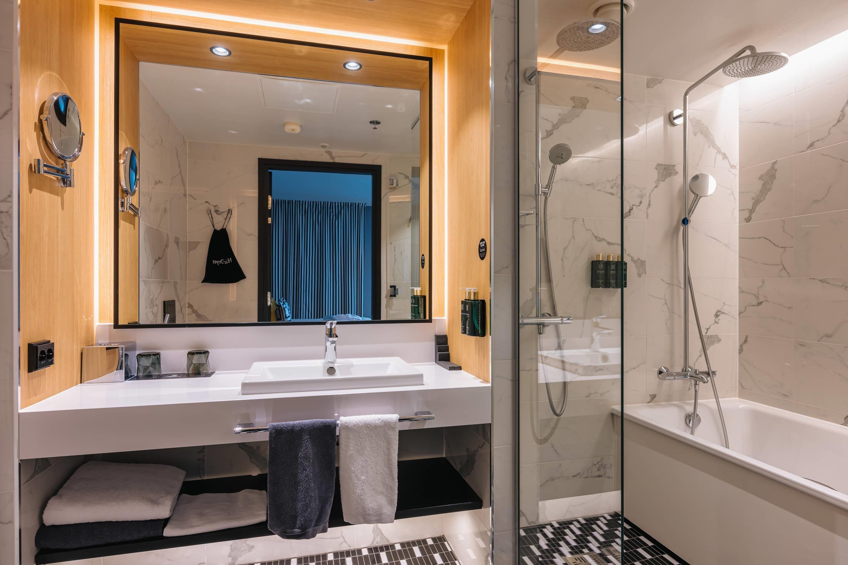 suite | premium bedding, minibar, in-room safe, desk