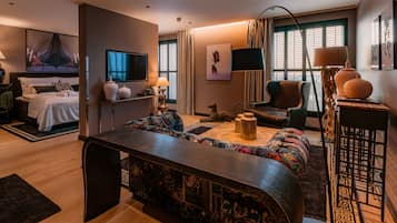 Suite | Sengetøy av topp kvalitet, minibar, safe på rommet og skrivebord
