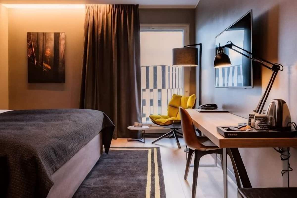 Hochwertige Bettwaren, Minibar, Zimmersafe, Schreibtisch