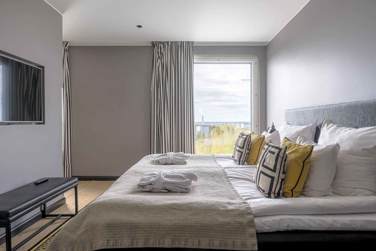 Suite | Premium bedding, minibar, in-room safe, desk