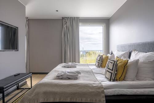 Suite | Ropa de cama de alta calidad, minibar, caja fuerte y escritorio
