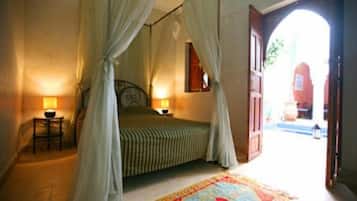 Decoración personalizada, wifi gratis y ropa de cama