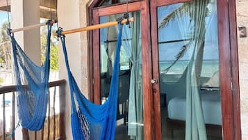 Superior Beachfront King Room with Balcony | Terraza o patio