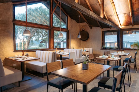 Restaurant. Chilcabamba Lodge