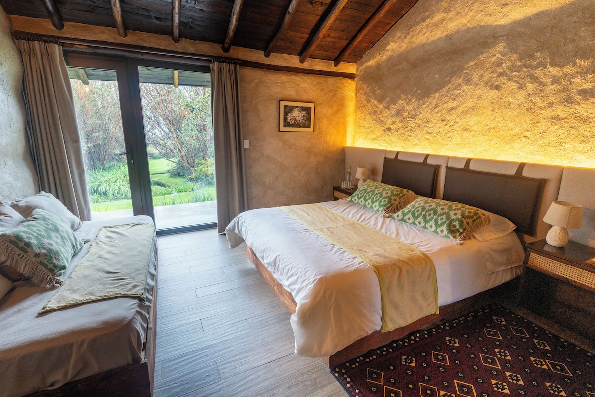Habitación superior, balcón, vistas al jardín | Sistema de insonorización y ropa de cama