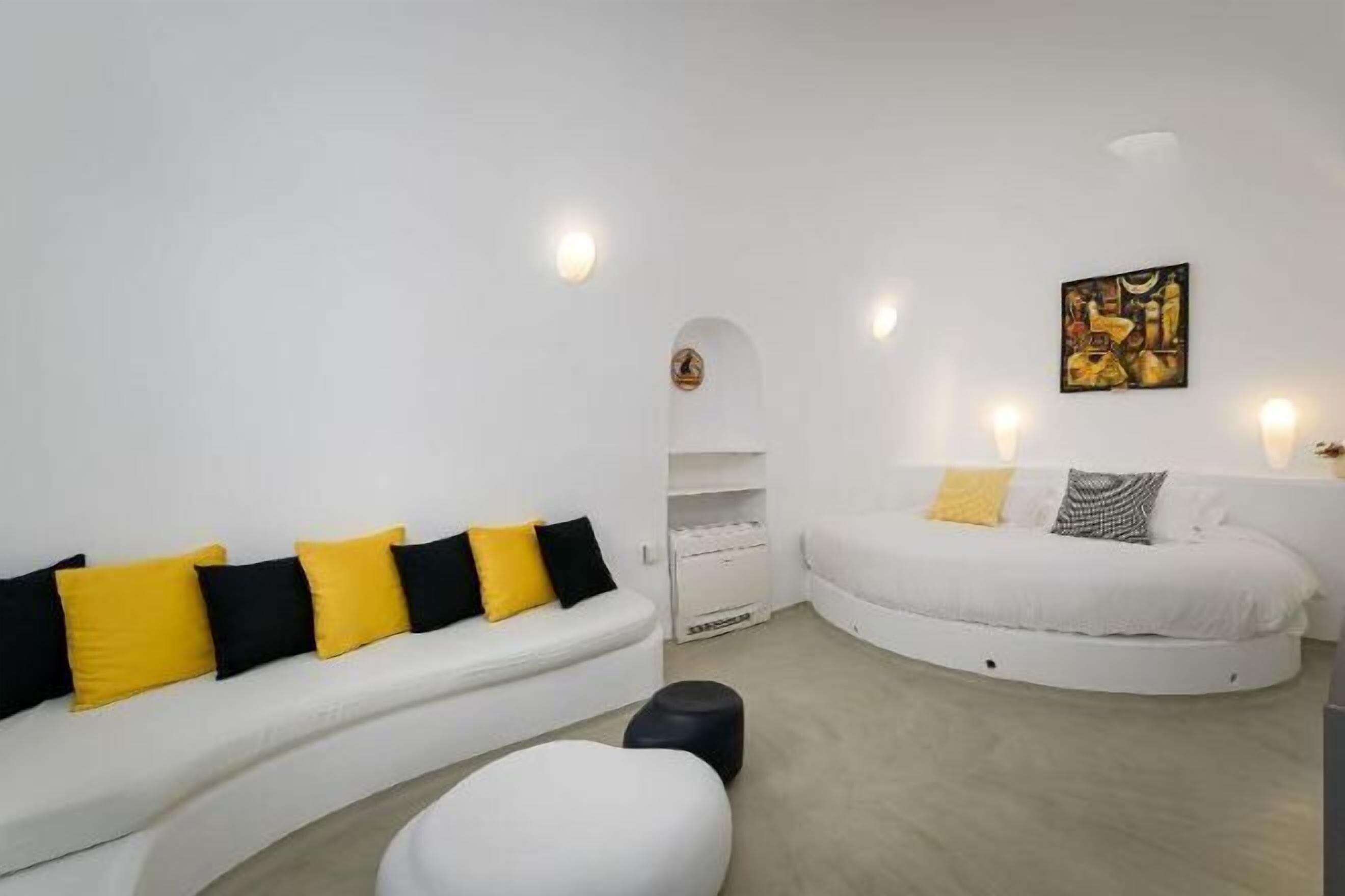 Premium bedding, pillow-top beds, minibar, in-room safe