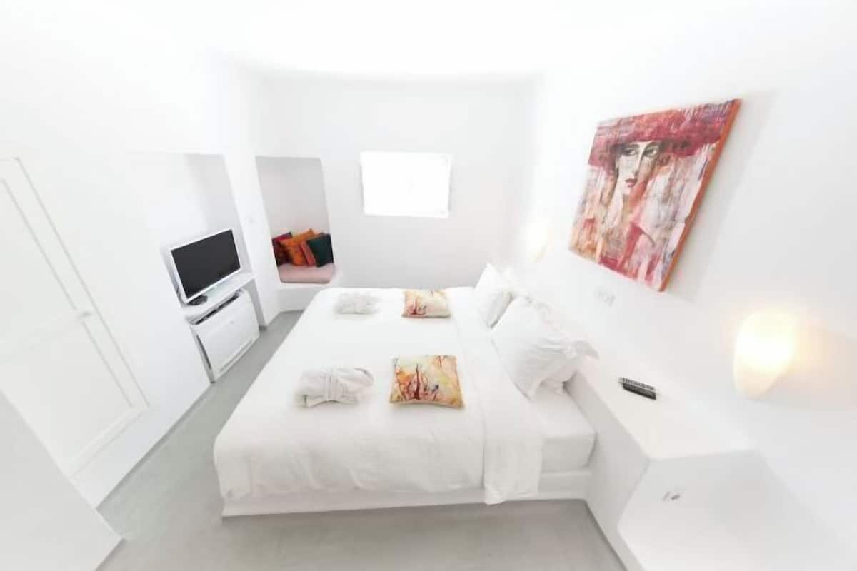 3 bedrooms, premium bedding, pillowtop beds, minibar