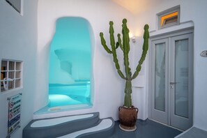 Elegant Duplex with Hot Tubs, Private Pool and Caldera View - Trieris Villa & Suites (Santorini)