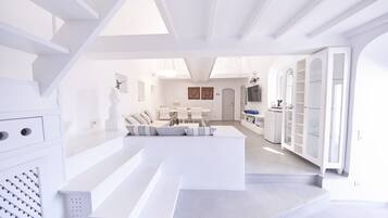 Vila Eksekutif, 3 kamar tidur, hot tub, pemandangan laut | Area keluarga | Televisi layar datar 42-inci dengan saluran TV satelit, TV, dan Netflix