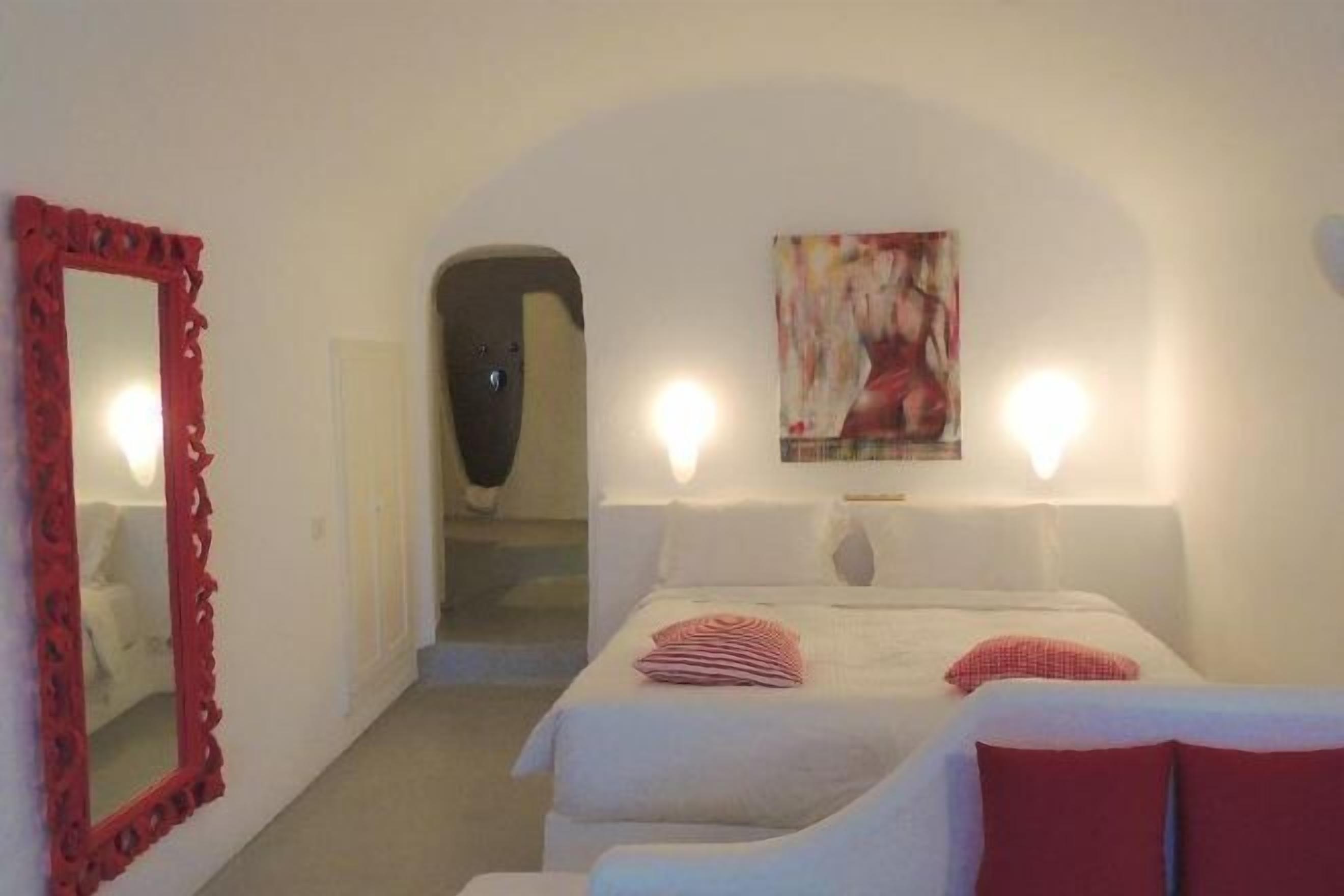 Premium bedding, pillow-top beds, minibar, in-room safe