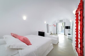 Ropa de cama de alta calidad, colchones con pillow-top y minibar 