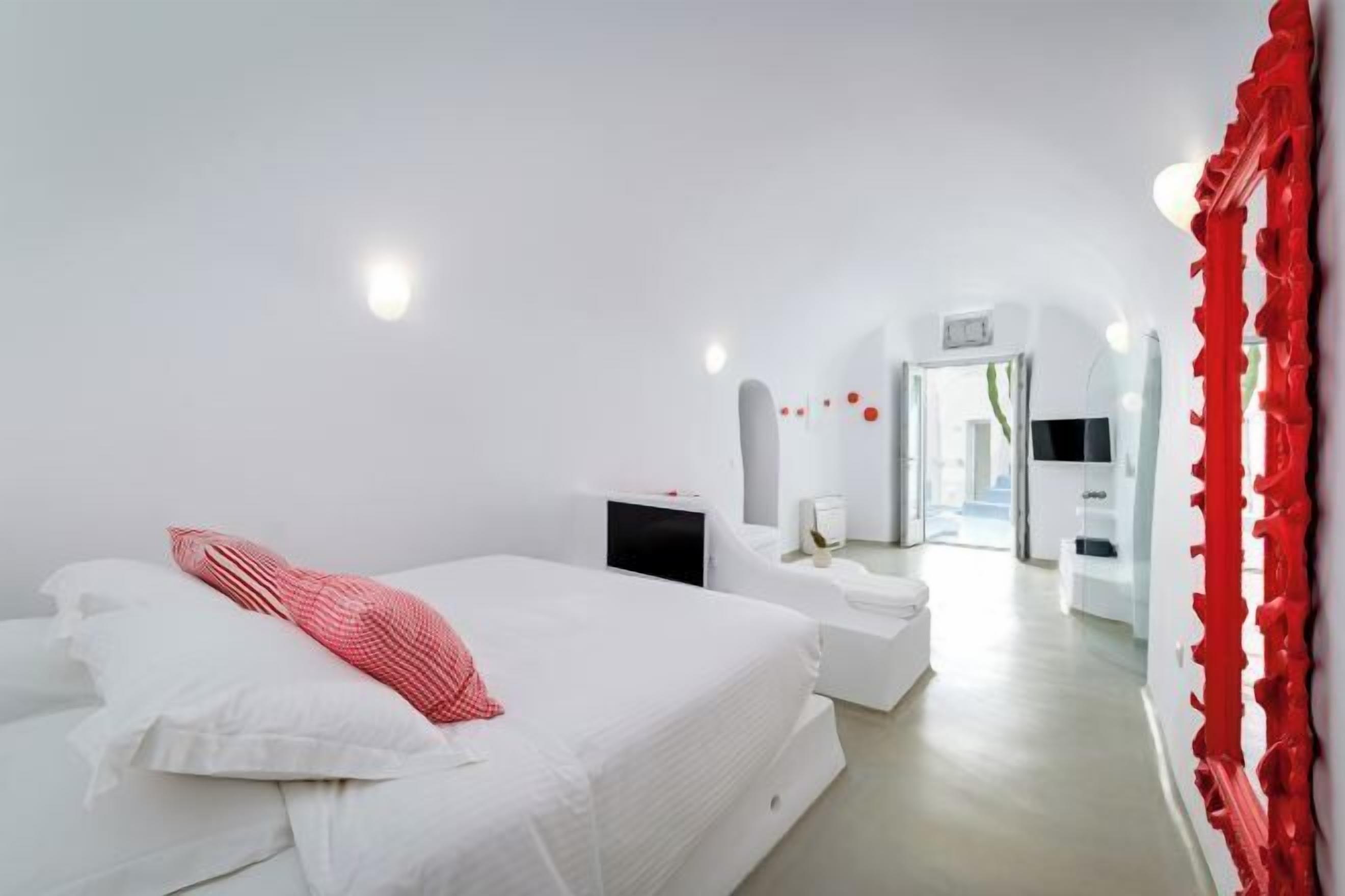 Sengetøy av topp kvalitet, senger med overmadrass og minibar