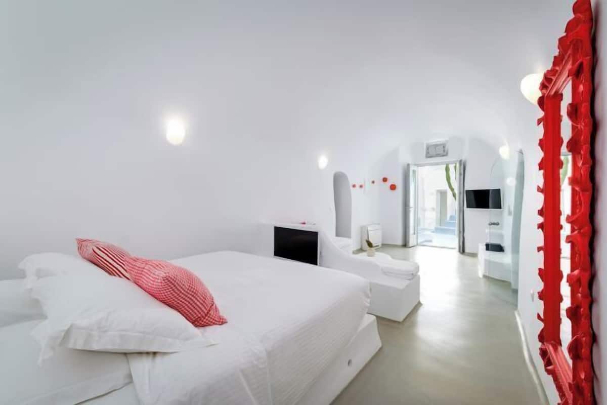 3 bedrooms, premium bedding, pillowtop beds, minibar