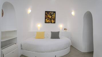 Premium bedding, pillowtop beds, minibar, in-room safe