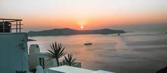 Trieris Villa & Suites