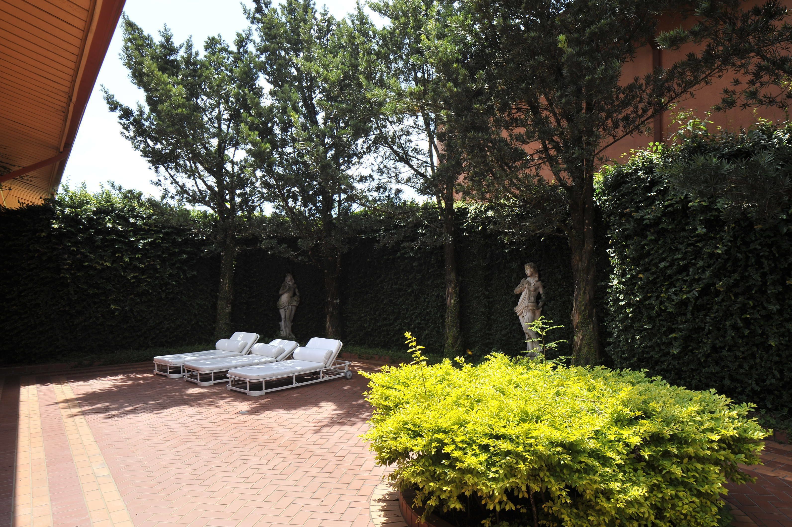 sauna, steam room, body treatments, aromatherapy, hot stone massages