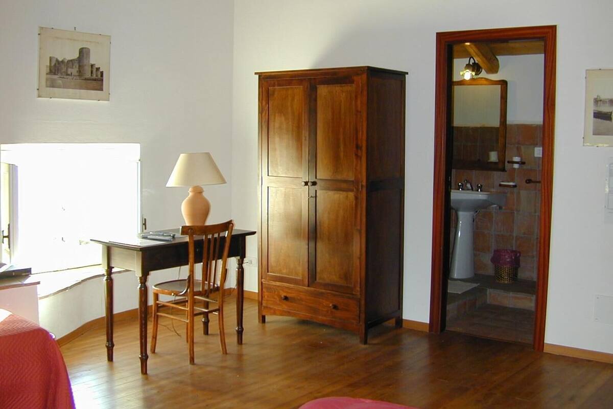 Habitación triple (Pitosporum) | Ropa de cama de alta calidad, escritorio y ropa de cama 