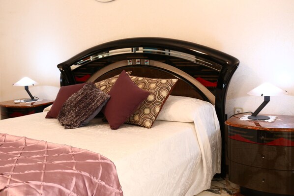 Standard Room, 2 Bedrooms | 2 bedrooms, Frette Italian sheets, down duvets, desk